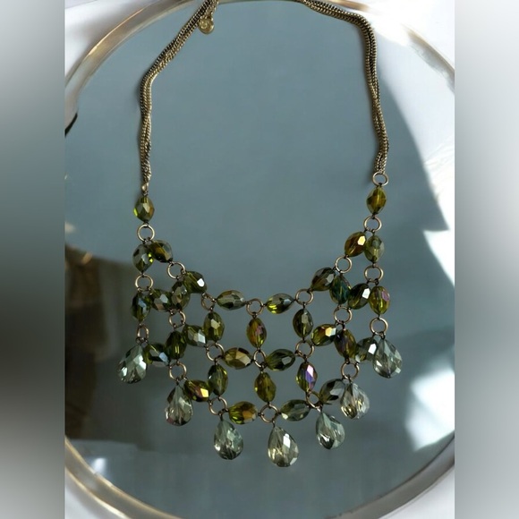 Vintage green chandelier-styler necklace - Picture 2 of 3
